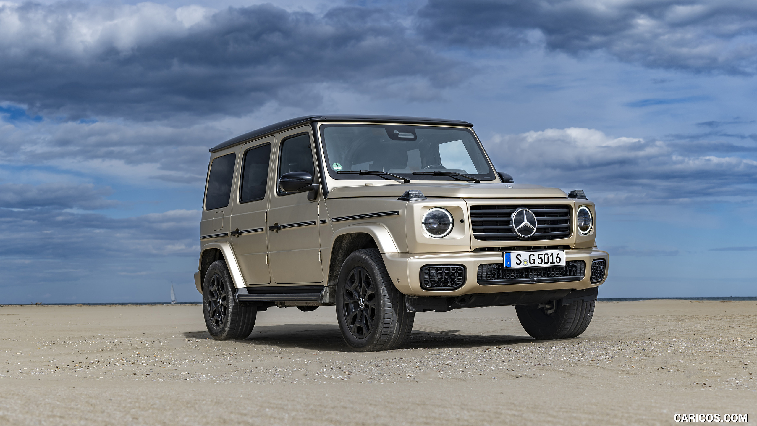 2025 Mercedes-Benz G 550 (Color: MANUFAKTUR Kalahari Gold Magno) - Front, #108 of 135