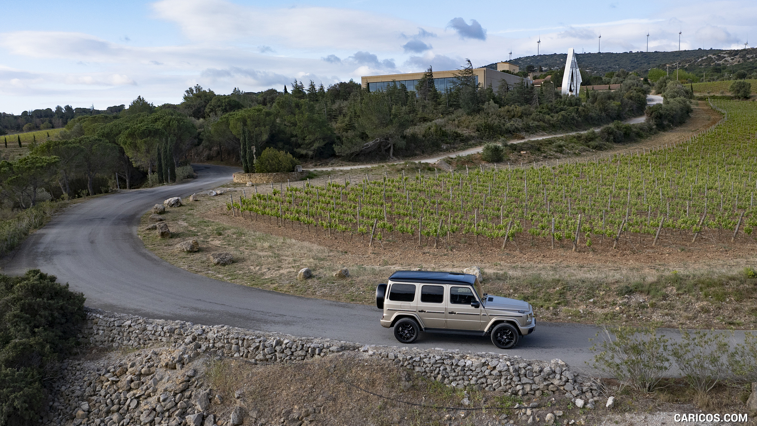 2025 Mercedes-Benz G 550 (Color: MANUFAKTUR Kalahari Gold Magno), #93 of 135