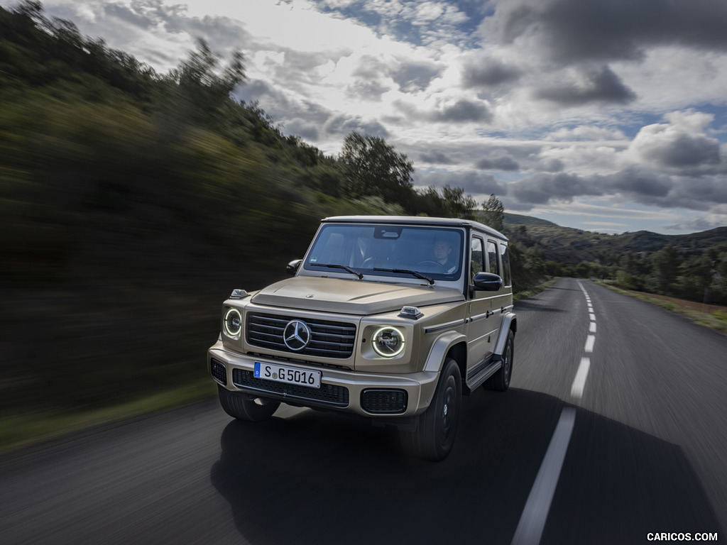 2025 Mercedes-Benz G 550 (Color: MANUFAKTUR Kalahari Gold Magno) - Front