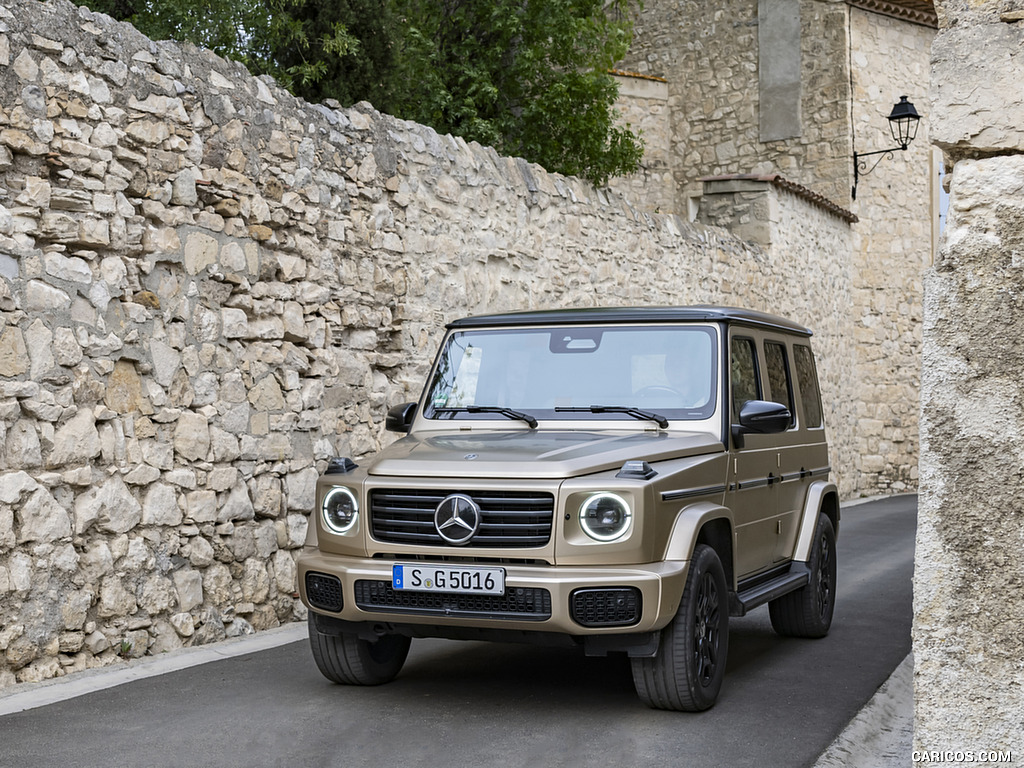 2025 Mercedes-Benz G 550 (Color: MANUFAKTUR Kalahari Gold Magno) - Front