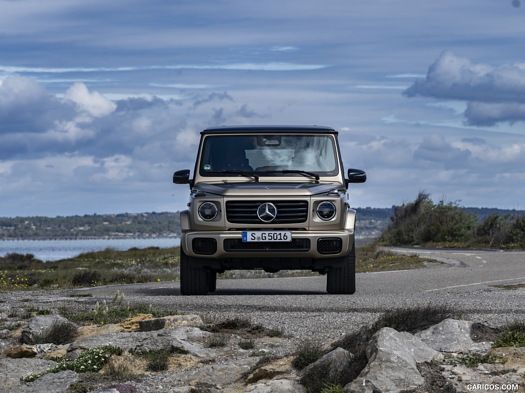 2025 Mercedes-Benz G 550 (Color: MANUFAKTUR Kalahari Gold Magno) - Front