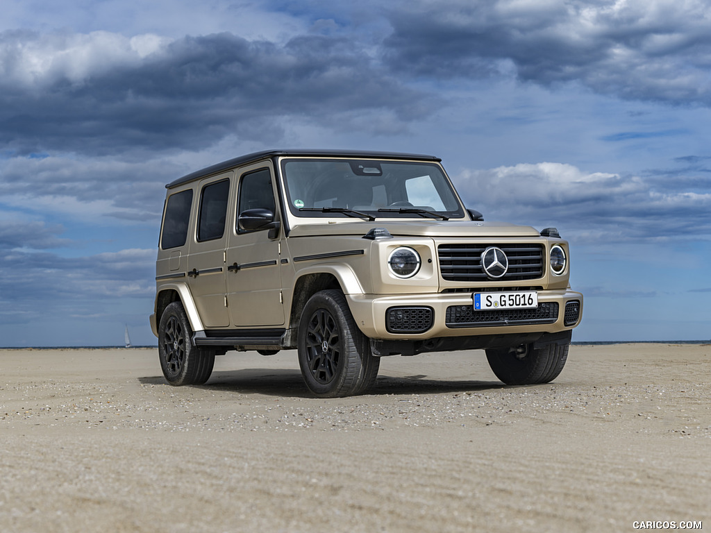 2025 Mercedes-Benz G 550 (Color: MANUFAKTUR Kalahari Gold Magno) - Front