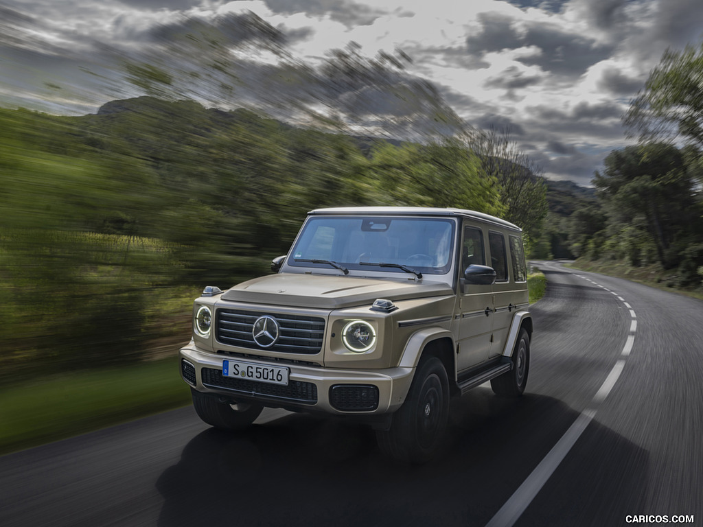 2025 Mercedes-Benz G 550 (Color: MANUFAKTUR Kalahari Gold Magno) - Front Three-Quarter