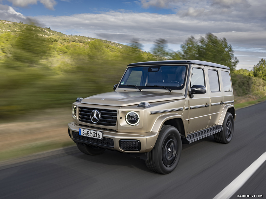 2025 Mercedes-Benz G 550 (Color: MANUFAKTUR Kalahari Gold Magno) - Front Three-Quarter