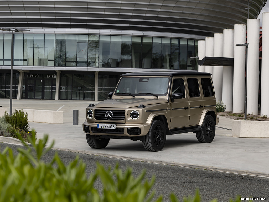 2025 Mercedes-Benz G 550 (Color: MANUFAKTUR Kalahari Gold Magno) - Front Three-Quarter