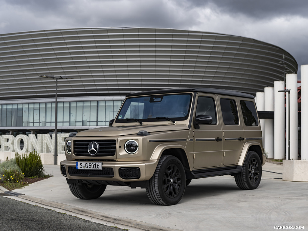 2025 Mercedes-Benz G 550 (Color: MANUFAKTUR Kalahari Gold Magno) - Front Three-Quarter