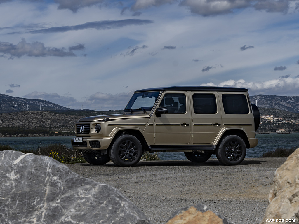 2025 Mercedes-Benz G 550 (Color: MANUFAKTUR Kalahari Gold Magno) - Front Three-Quarter