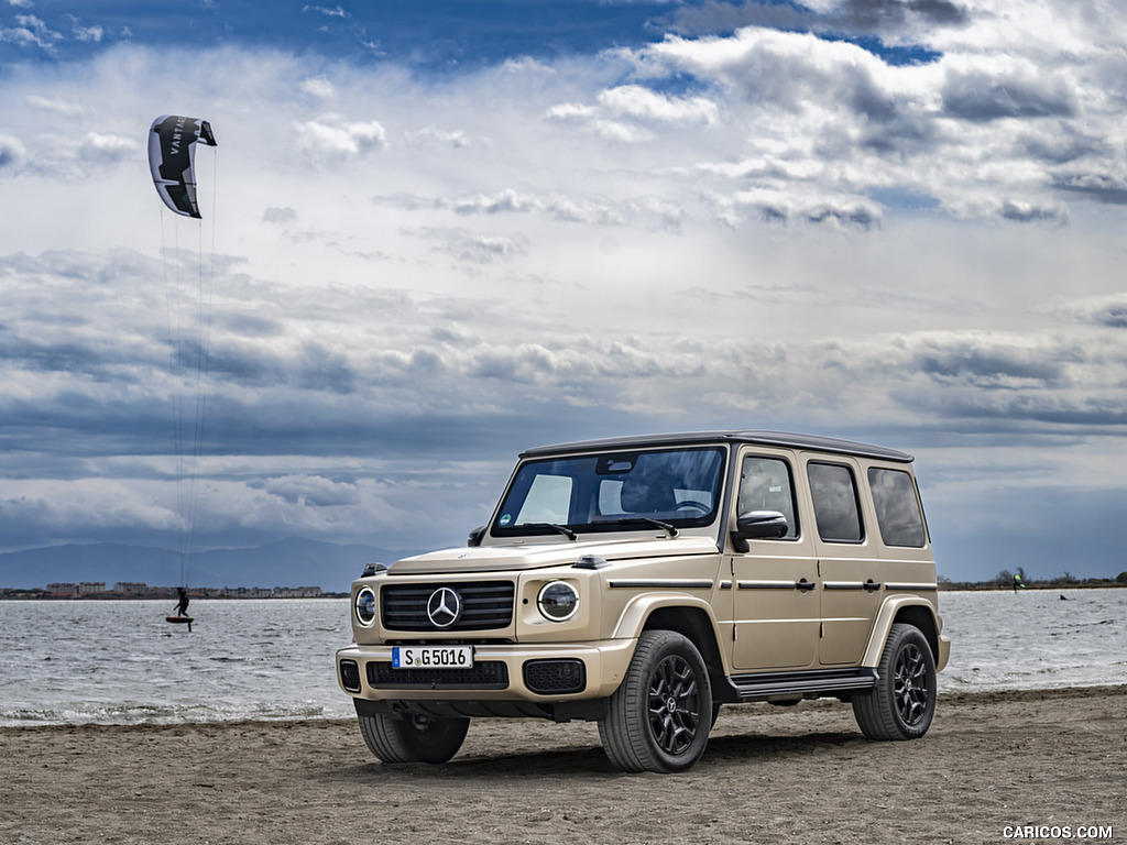 2025 Mercedes-Benz G 550 (Color: MANUFAKTUR Kalahari Gold Magno) - Front Three-Quarter