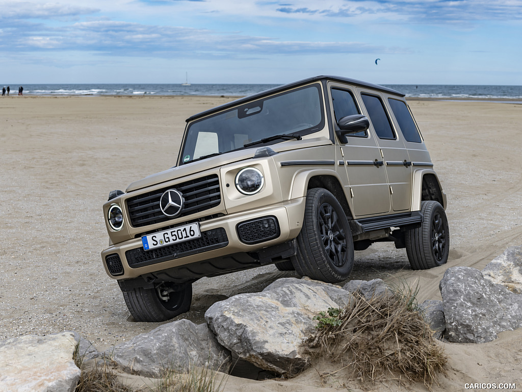 2025 Mercedes-Benz G 550 (Color: MANUFAKTUR Kalahari Gold Magno) - Front Three-Quarter