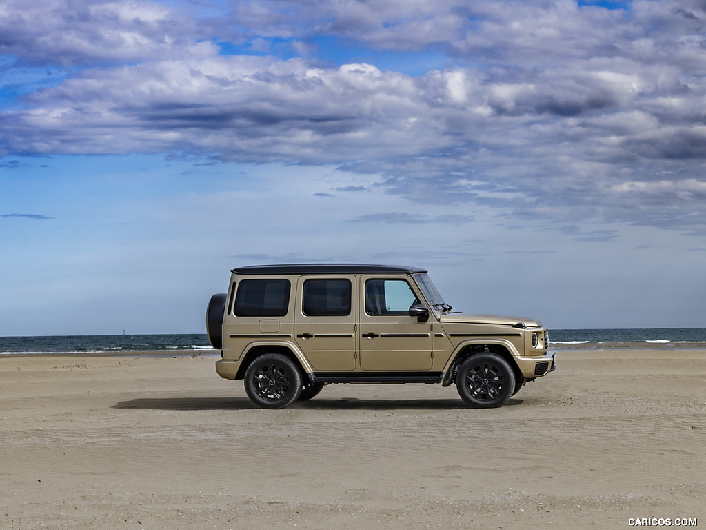 2025 Mercedes-Benz G 550 (Color: MANUFAKTUR Kalahari Gold Magno) - Side