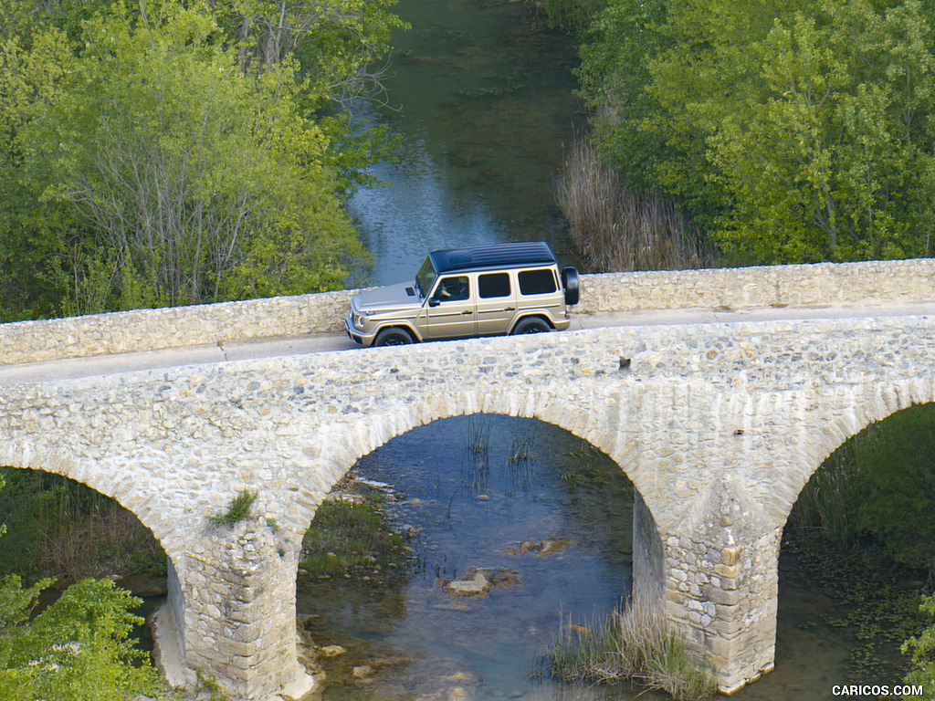 2025 Mercedes-Benz G 550 (Color: MANUFAKTUR Kalahari Gold Magno)