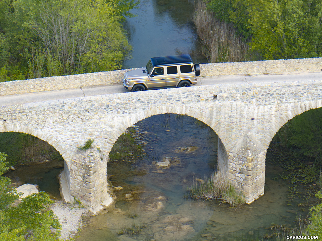 2025 Mercedes-Benz G 550 (Color: MANUFAKTUR Kalahari Gold Magno)