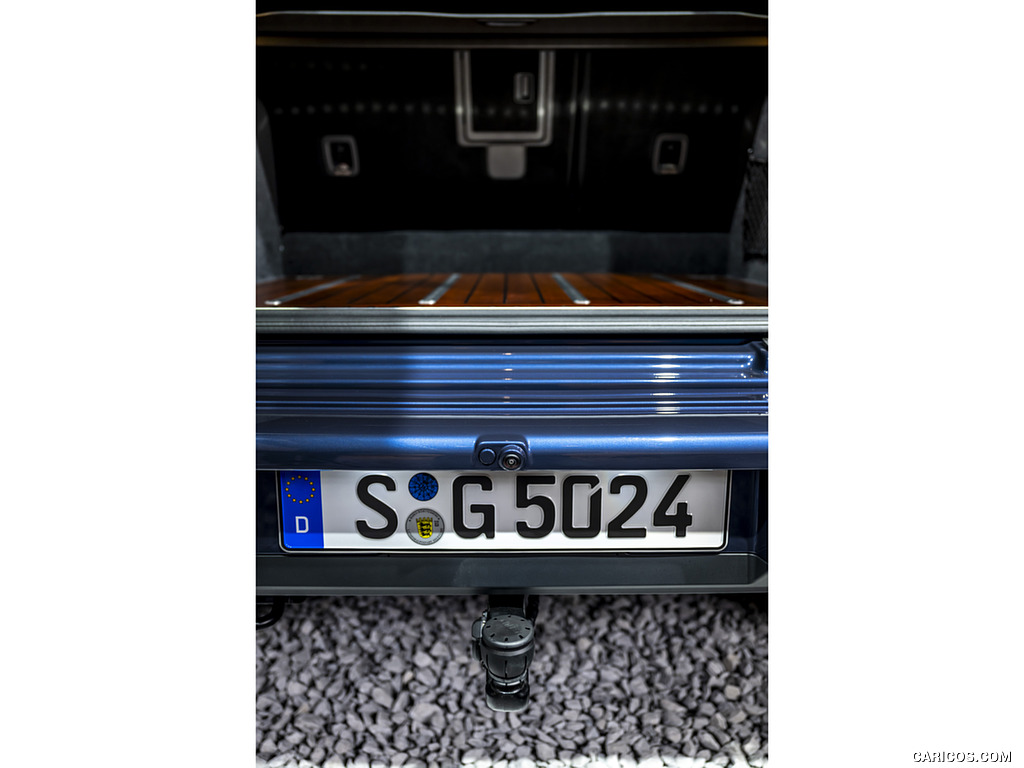 2025 Mercedes-Benz G 550 (Color: Sodalite Blue) - Detail