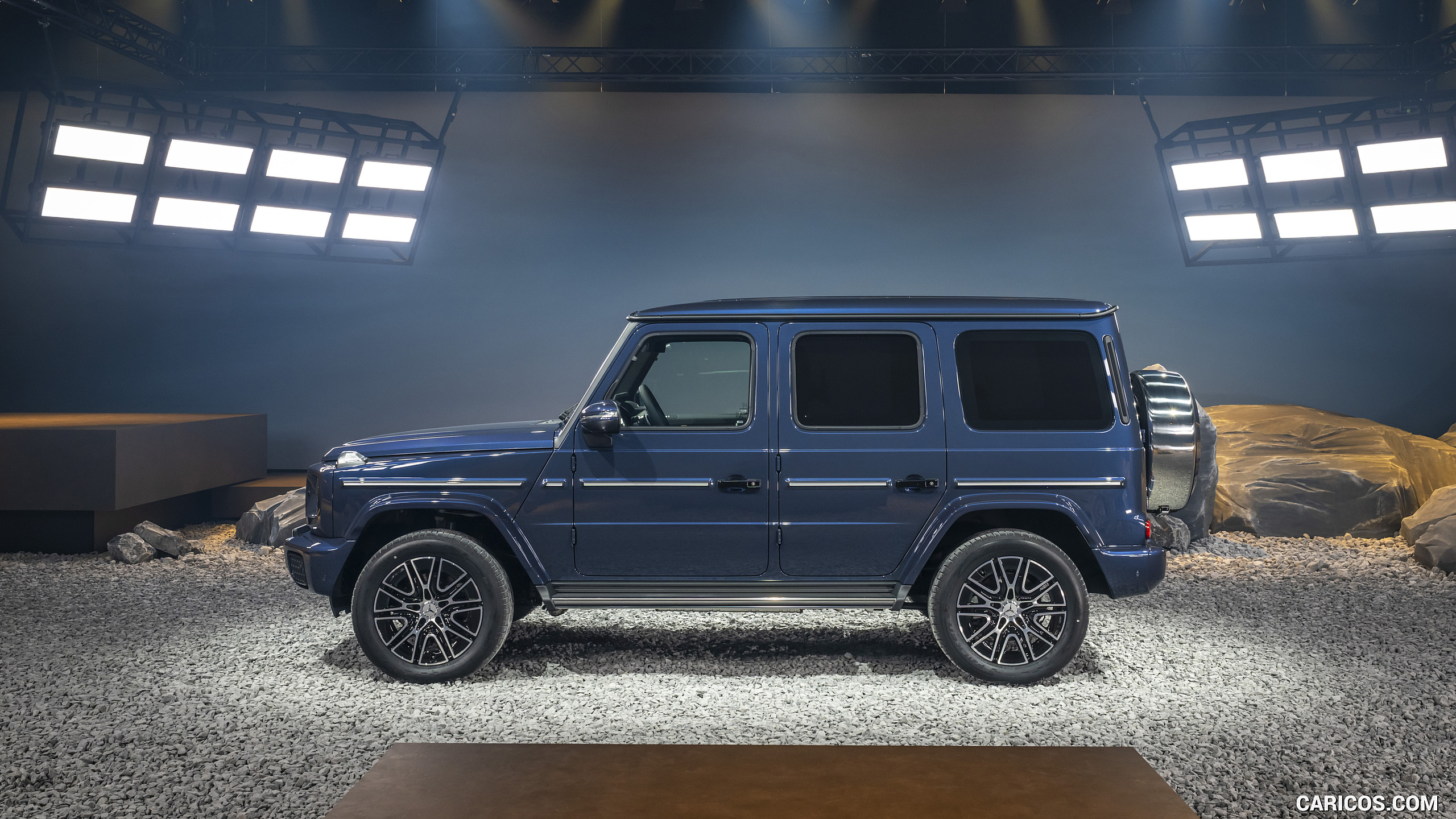 2025 Mercedes-Benz G 550 (Color: Sodalite Blue) - Side | Caricos