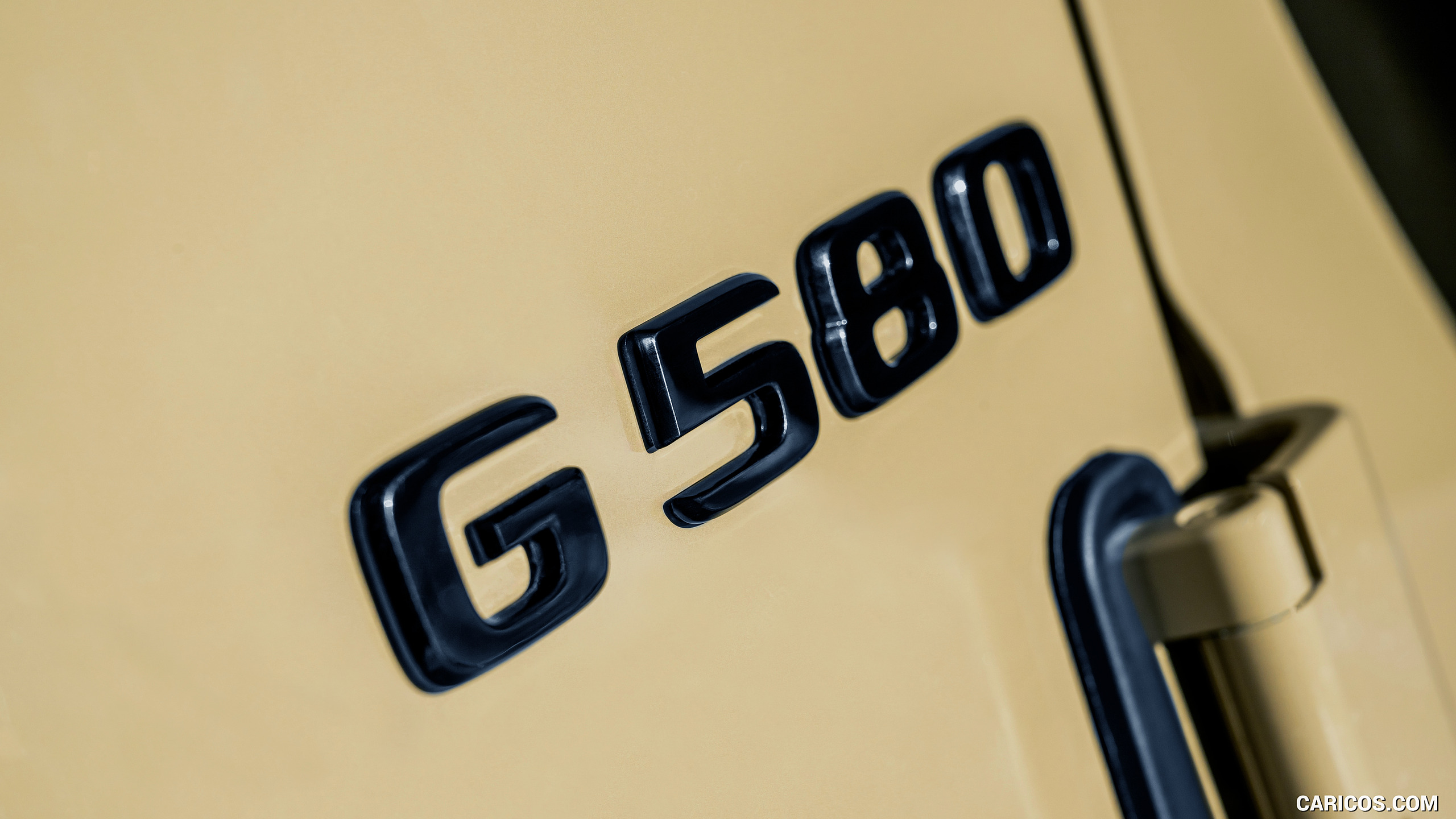 2025 Mercedes-Benz G 580 Electric with EQ Technology (Color: MANUFAKTUR Desert Sand Non-Metallic) - Badge, #57 of 227