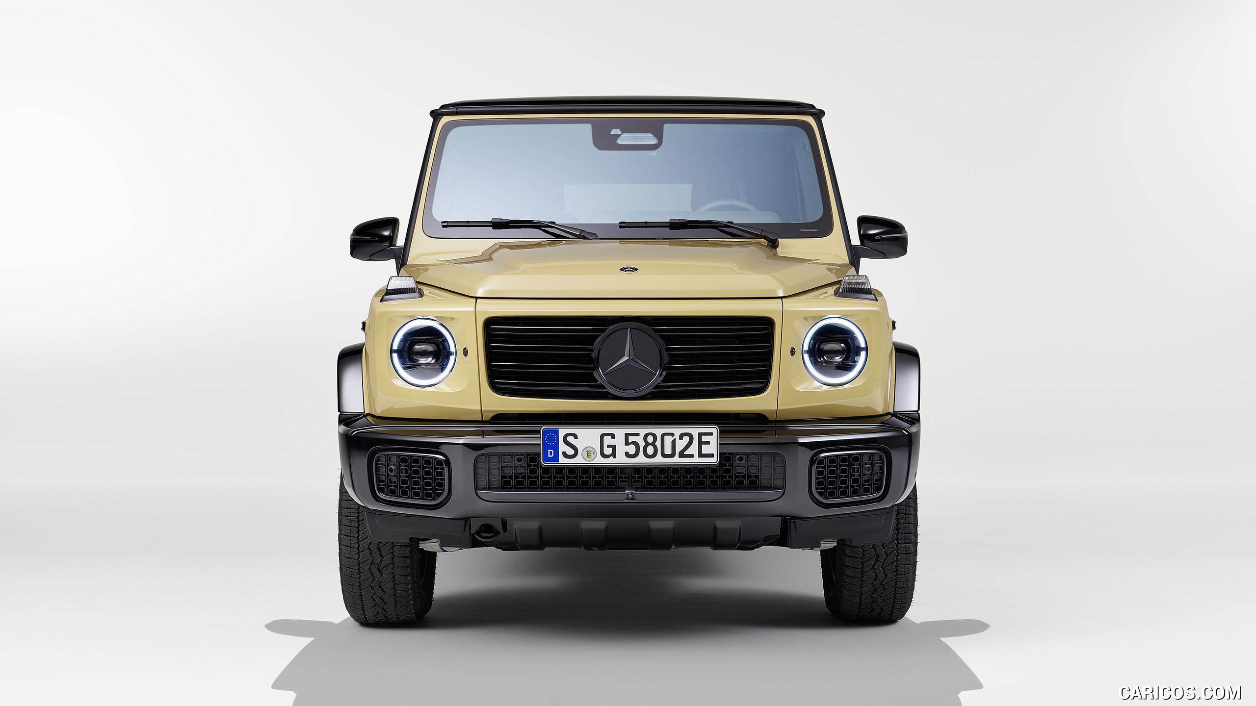 2025 Mercedes-Benz G 580 Electric with EQ Technology (Color: MANUFAKTUR Desert Sand Non-Metallic) - Front, #59 of 107