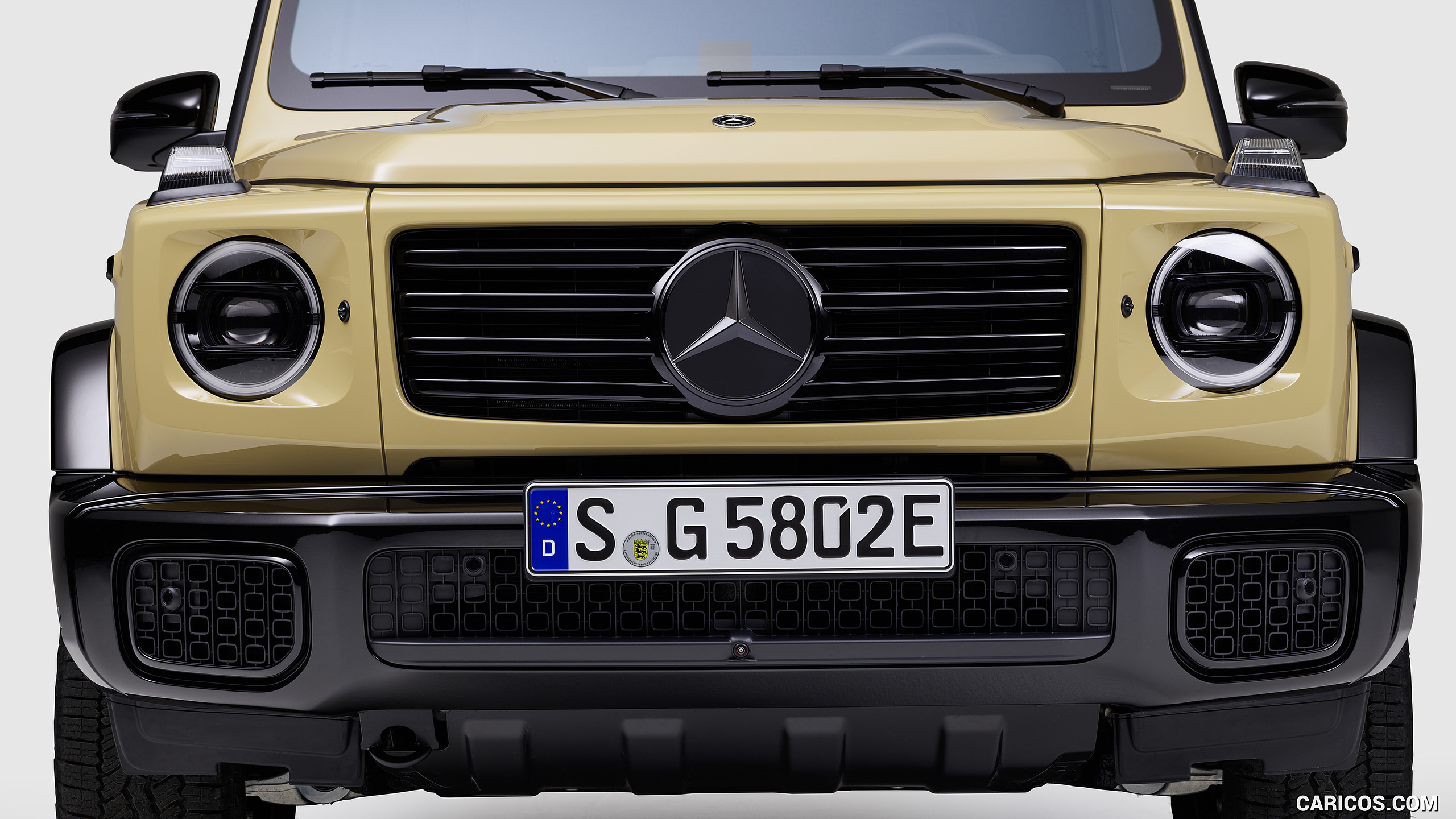 2025 Mercedes-Benz G 580 Electric with EQ Technology (Color: MANUFAKTUR Desert Sand Non-Metallic) - Front, #60 of 227