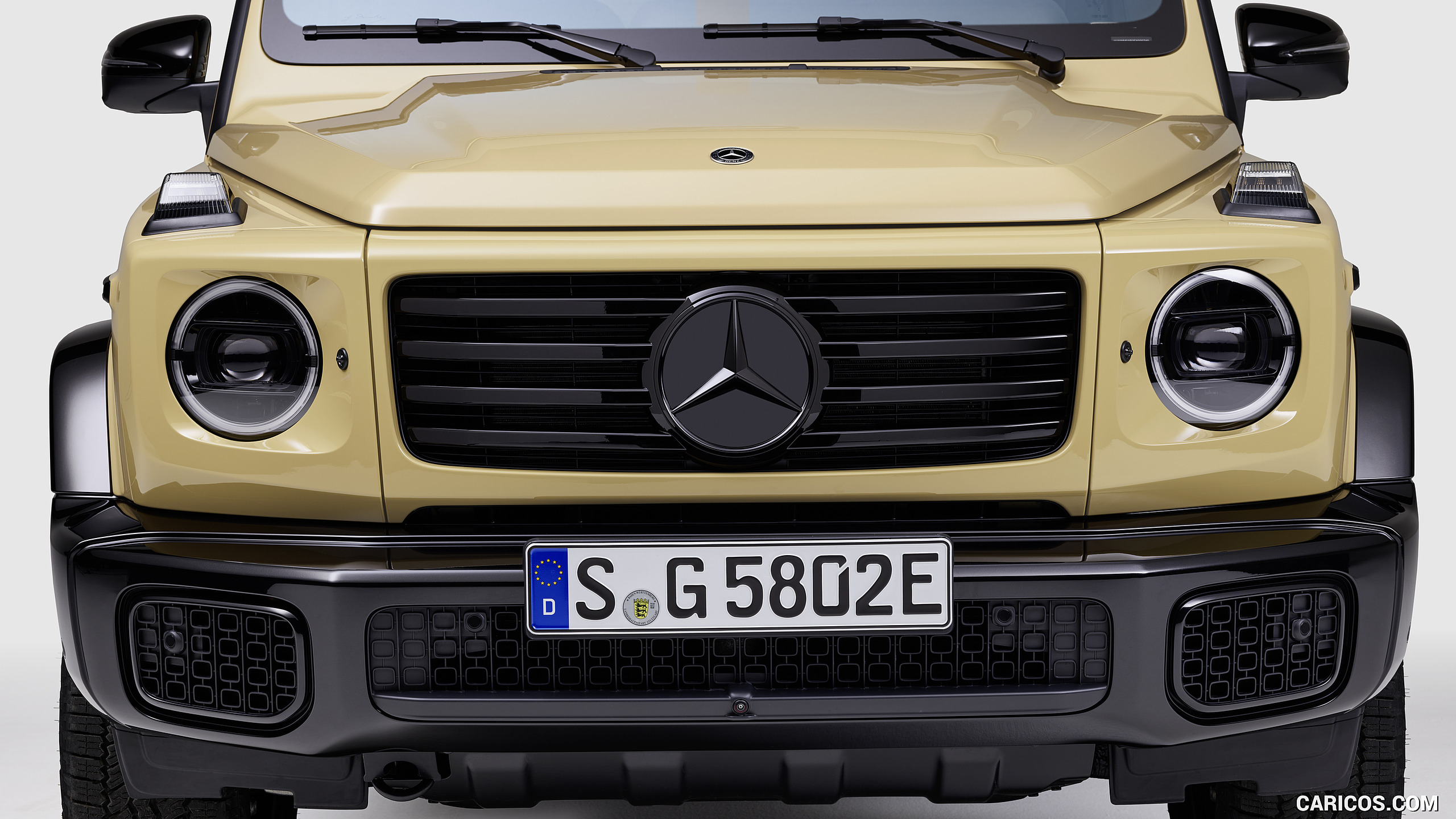 2025 Mercedes-Benz G 580 Electric with EQ Technology (Color: MANUFAKTUR Desert Sand Non-Metallic) - Front, #61 of 107
