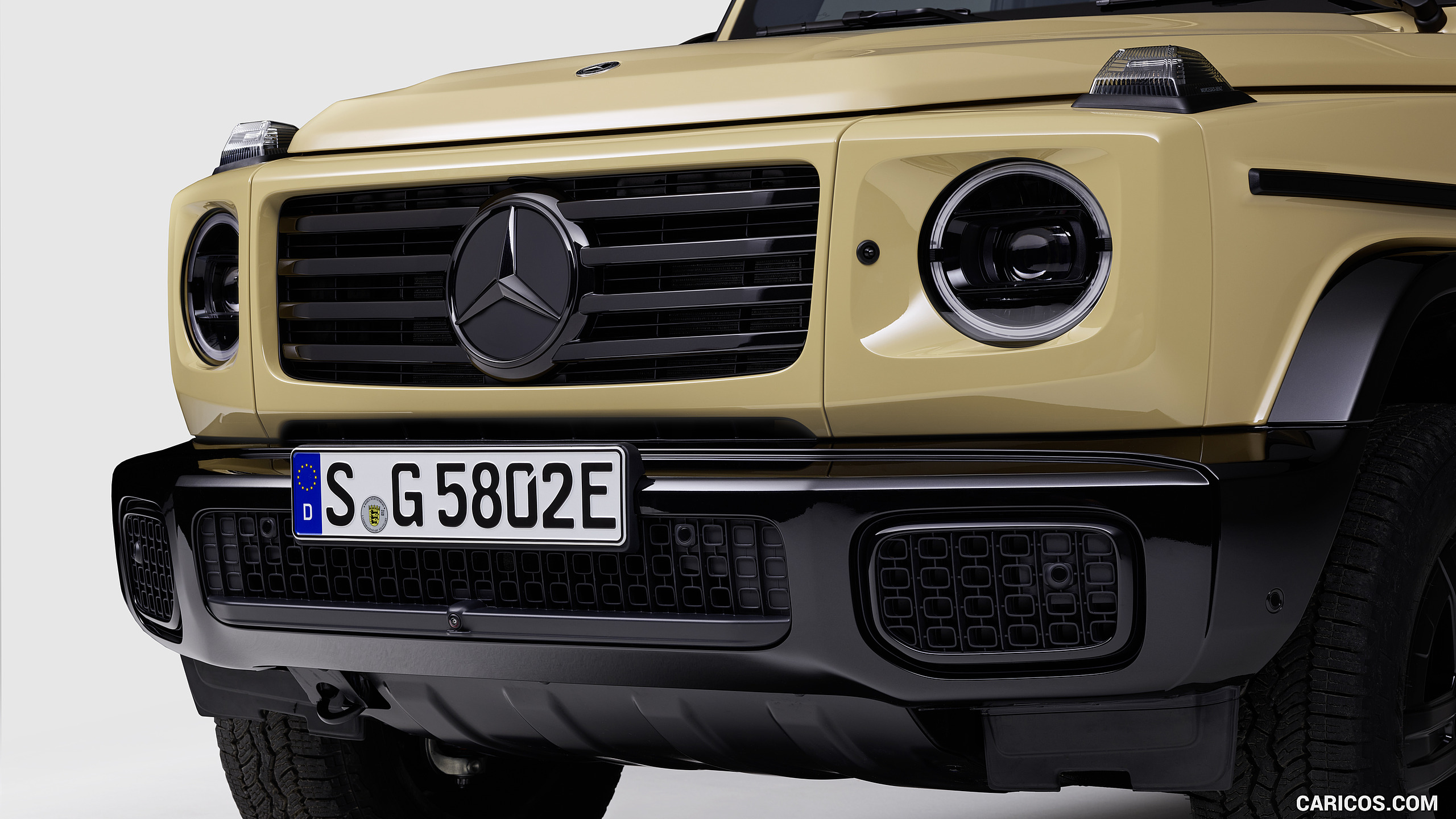 2025 Mercedes-Benz G 580 Electric with EQ Technology (Color: MANUFAKTUR Desert Sand Non-Metallic) - Front, #63 of 107