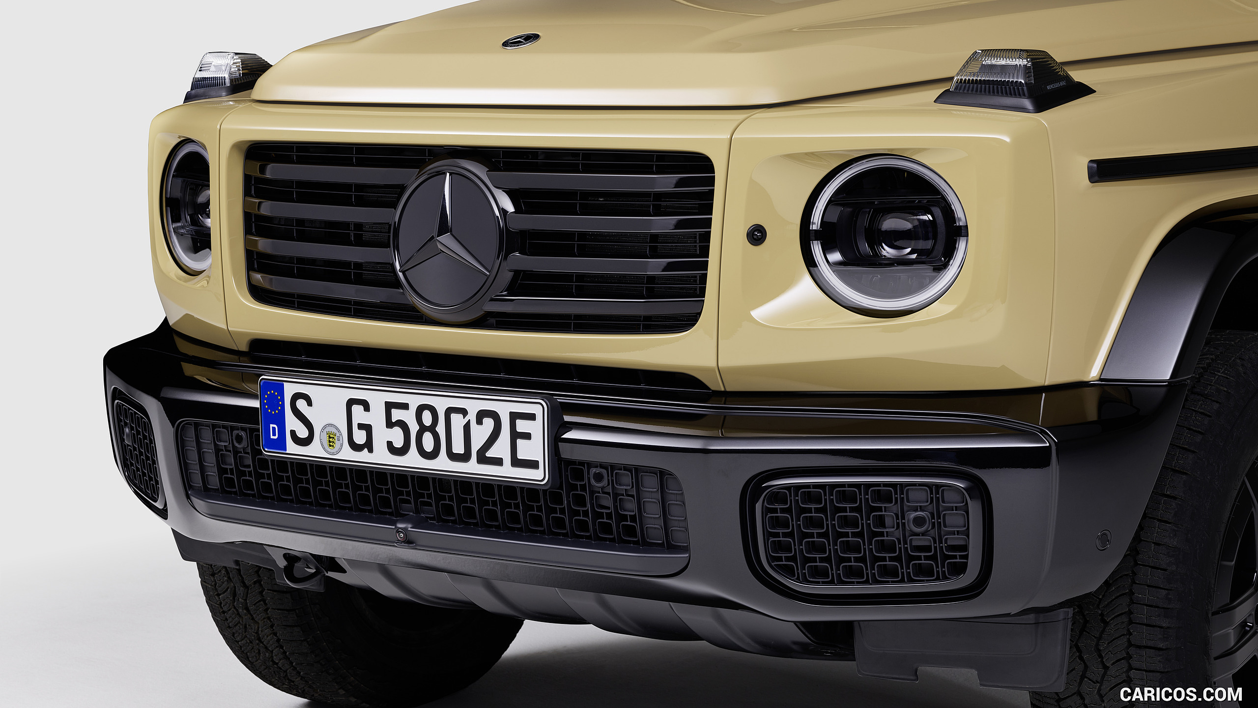 2025 Mercedes-Benz G 580 Electric with EQ Technology (Color: MANUFAKTUR Desert Sand Non-Metallic) - Front, #64 of 107