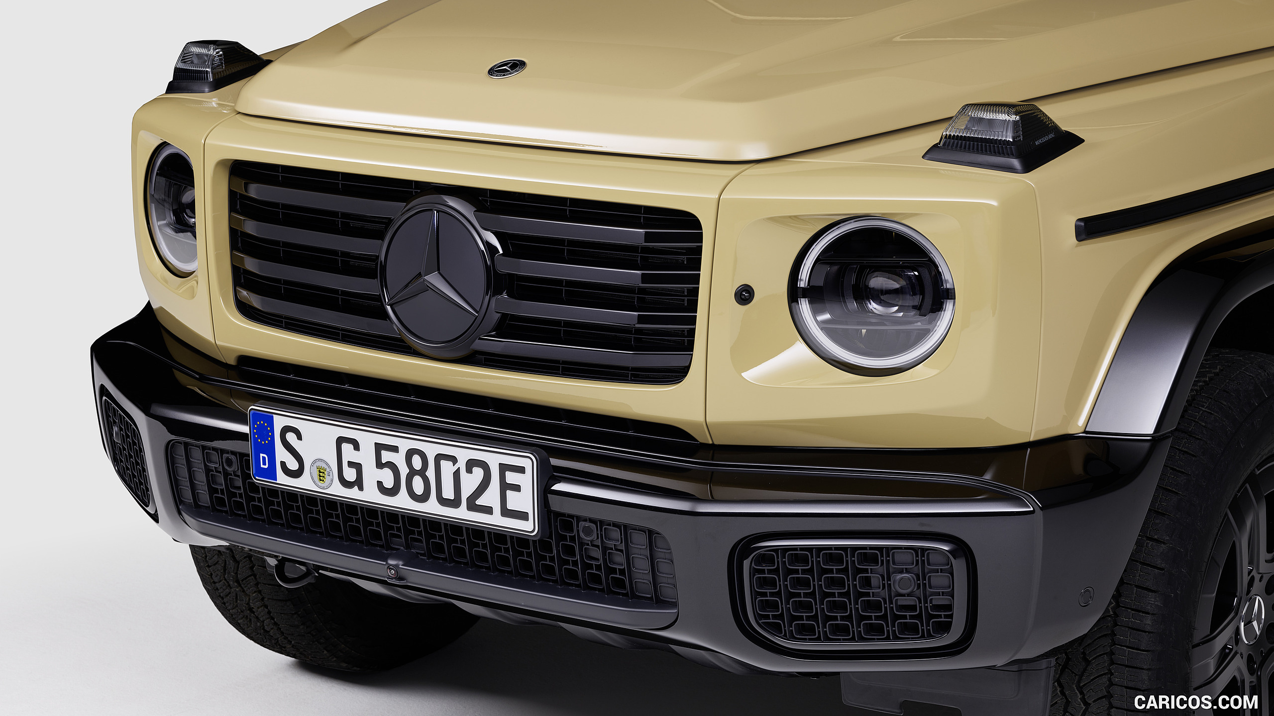 2025 Mercedes-Benz G 580 Electric with EQ Technology (Color: MANUFAKTUR Desert Sand Non-Metallic) - Front, #65 of 107