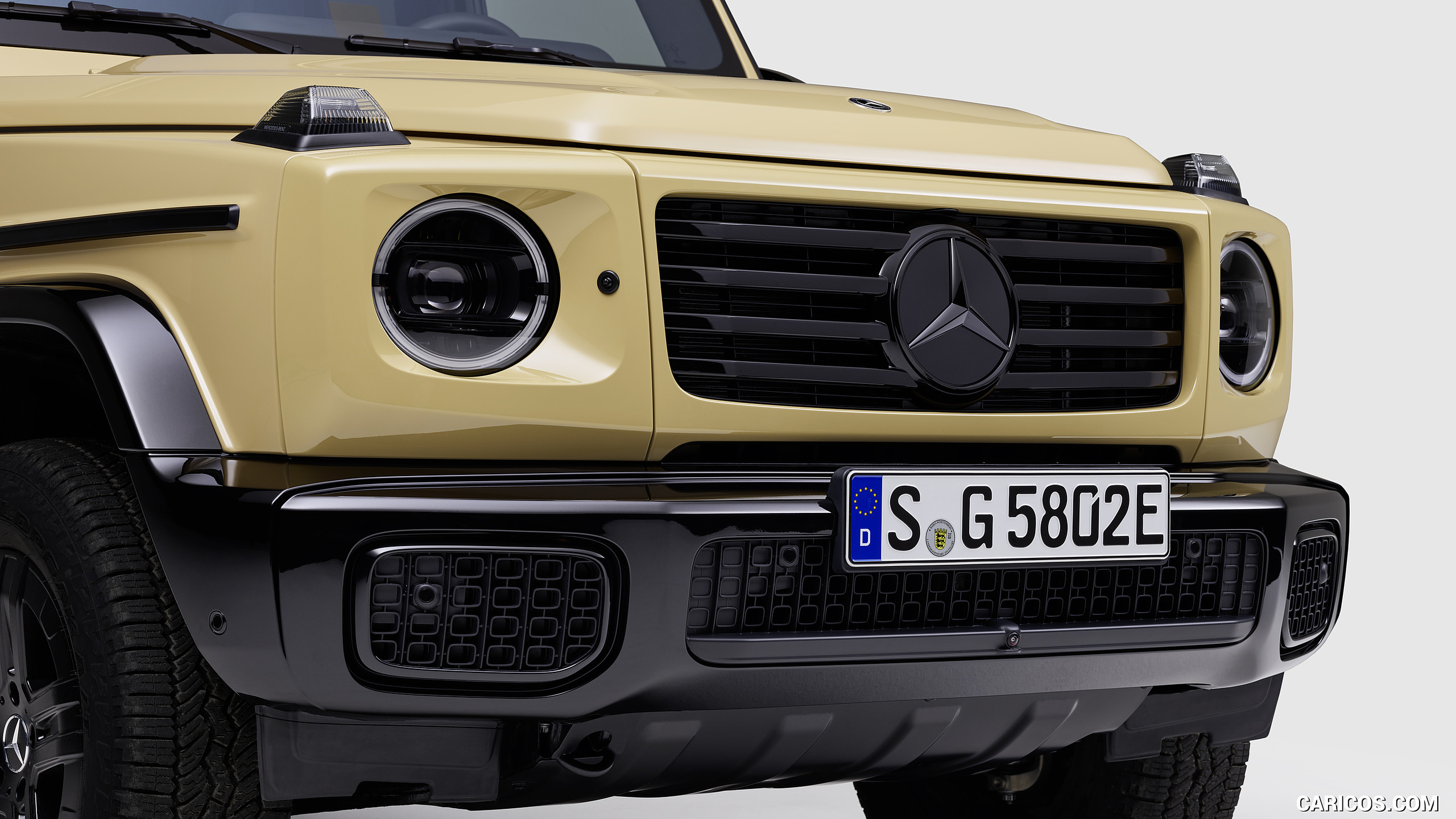 2025 Mercedes-Benz G 580 Electric with EQ Technology (Color: MANUFAKTUR Desert Sand Non-Metallic) - Front, #66 of 107