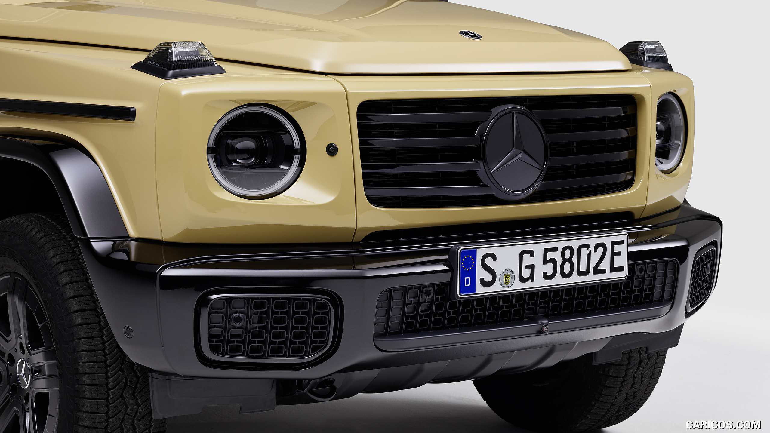 2025 Mercedes-Benz G 580 Electric with EQ Technology (Color: MANUFAKTUR Desert Sand Non-Metallic) - Front, #67 of 107