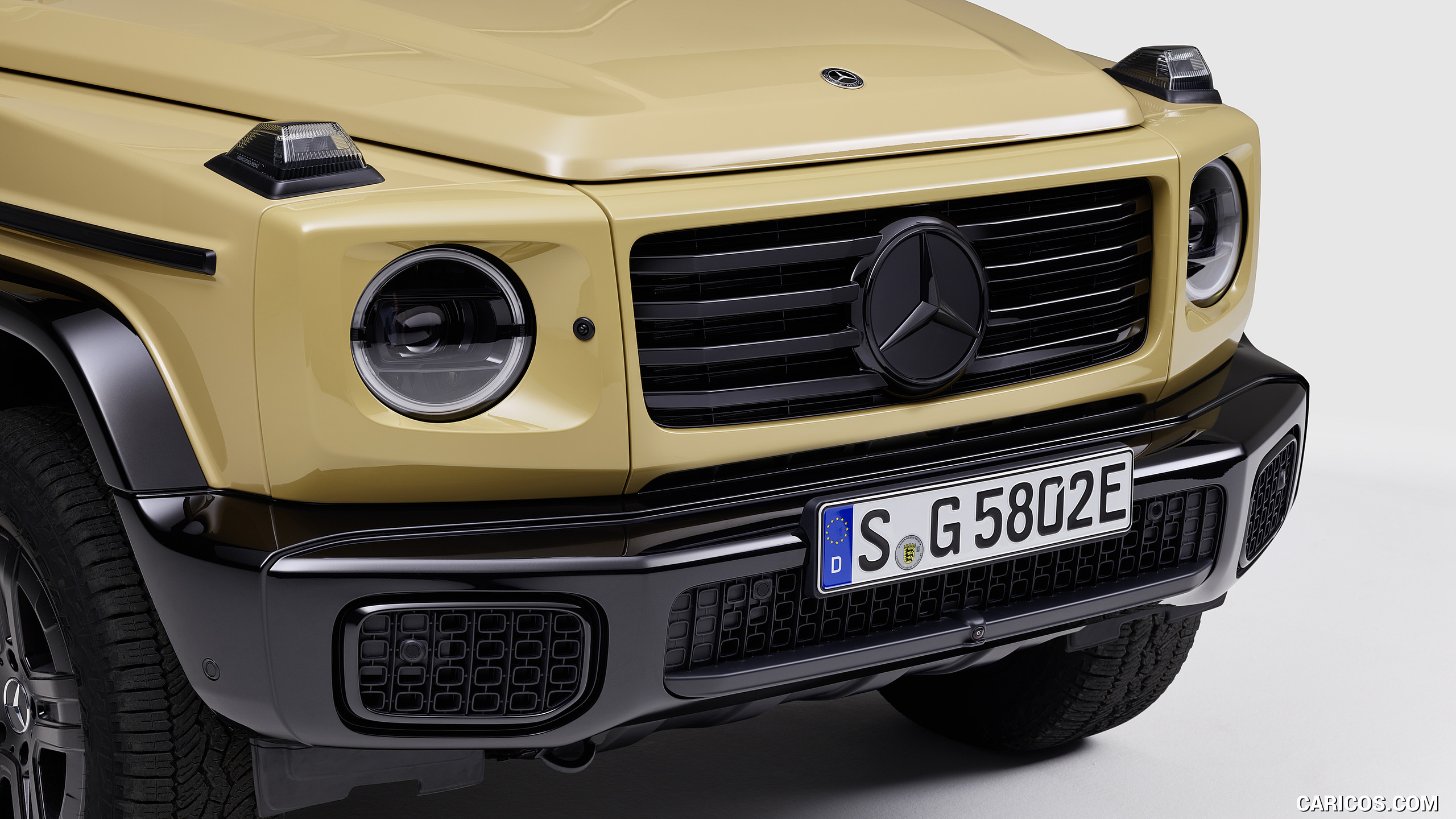 2025 Mercedes-Benz G 580 Electric with EQ Technology (Color: MANUFAKTUR Desert Sand Non-Metallic) - Front, #68 of 107