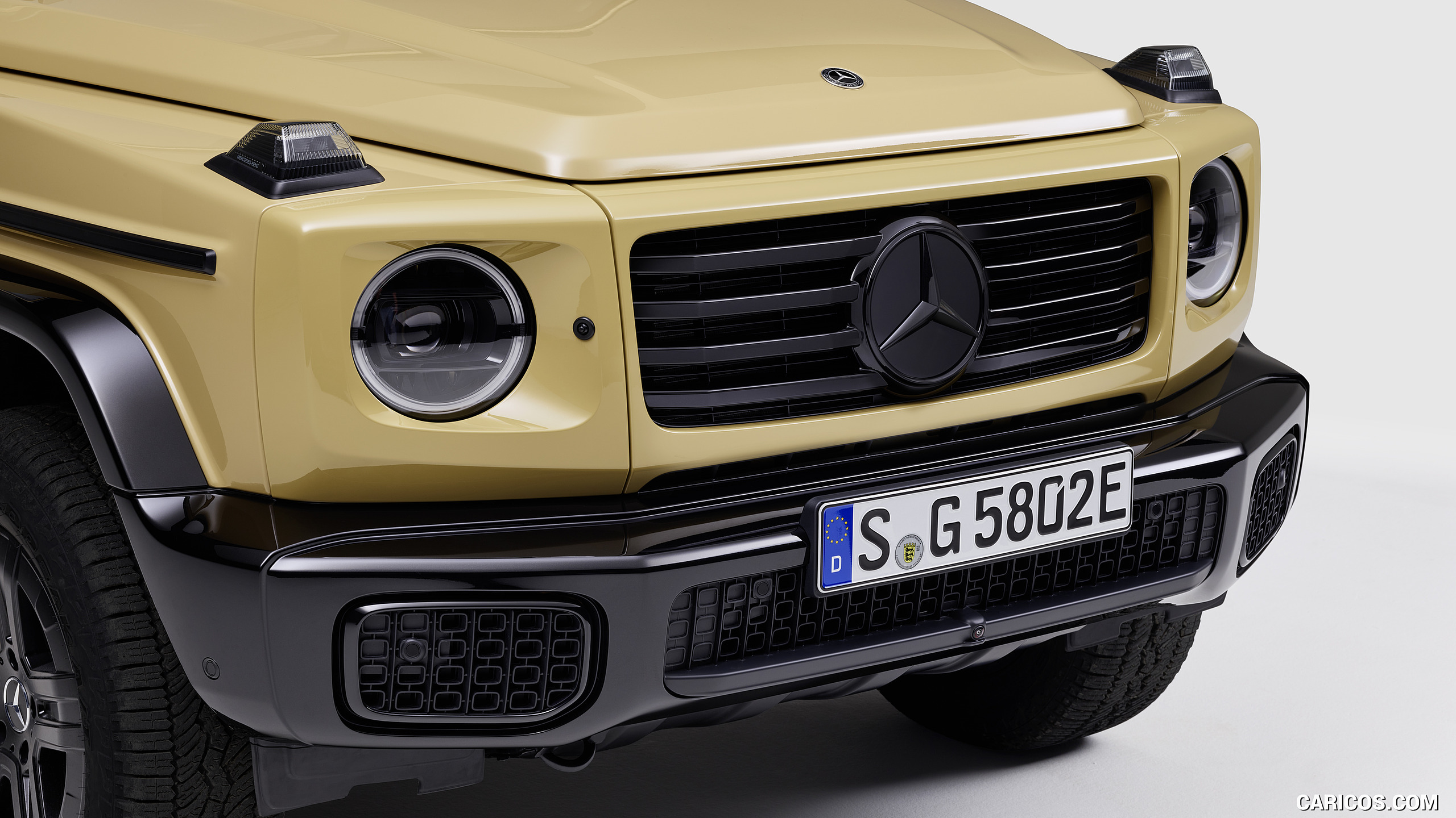 2025 Mercedes-Benz G 580 Electric with EQ Technology (Color: MANUFAKTUR Desert Sand Non-Metallic) - Front, #68 of 227