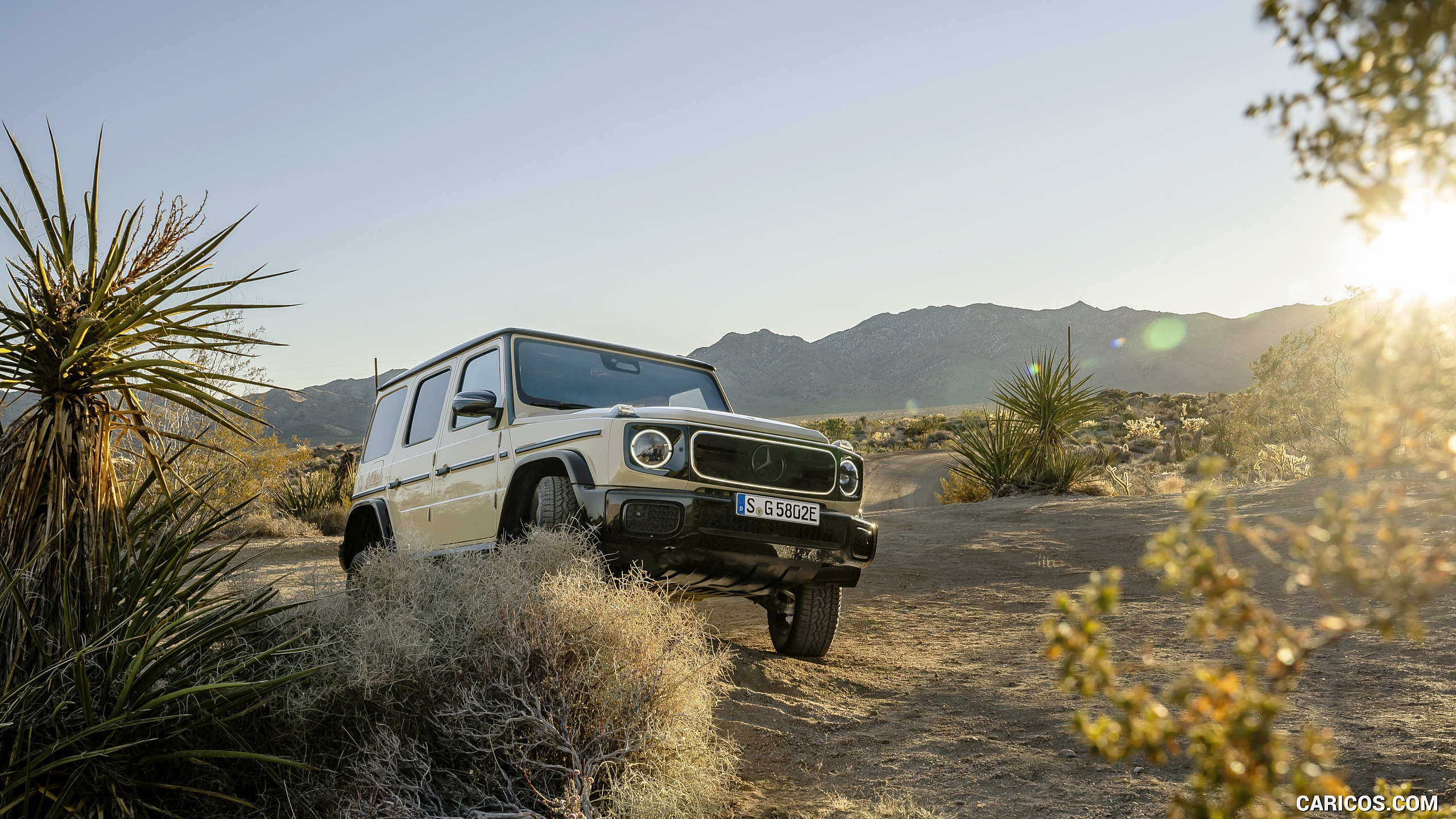 2025 Mercedes-Benz G 580 Electric with EQ Technology (Color: MANUFAKTUR Desert Sand Non-Metallic) - Off-Road, #41 of 107
