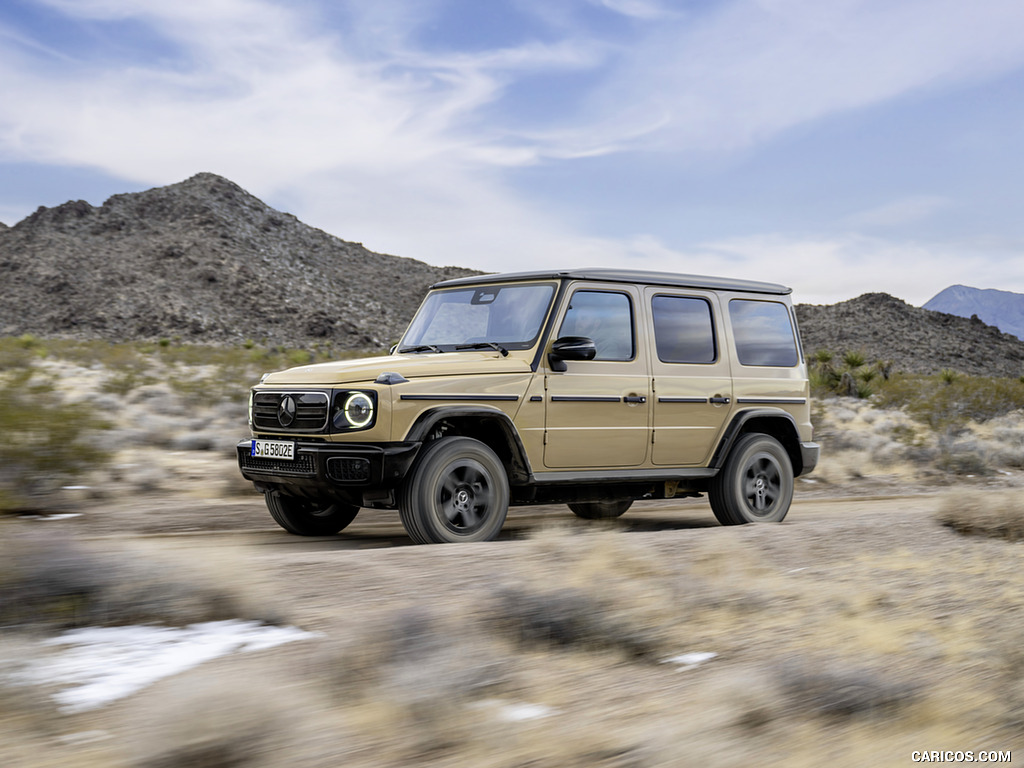 2025 Mercedes-Benz G 580 Electric with EQ Technology (Color: MANUFAKTUR Desert Sand Non-Metallic) - Front Three-Quarter