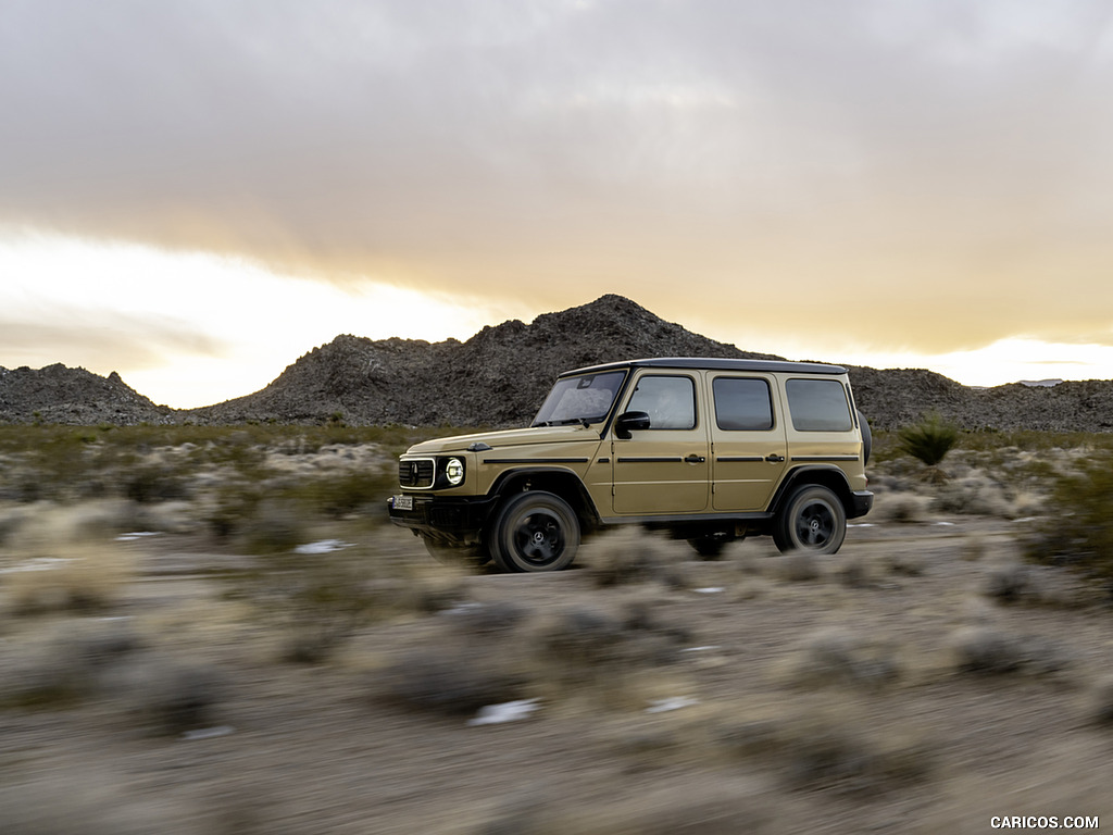 2025 Mercedes-Benz G 580 Electric with EQ Technology (Color: MANUFAKTUR Desert Sand Non-Metallic) - Front Three-Quarter