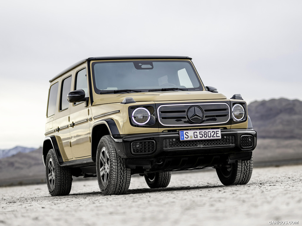 2025 Mercedes-Benz G 580 Electric with EQ Technology (Color: MANUFAKTUR Desert Sand Non-Metallic) - Front Three-Quarter