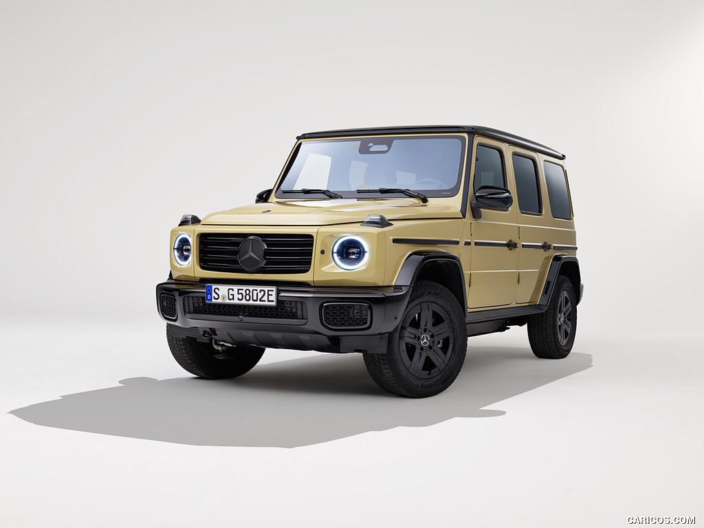 2025 Mercedes-Benz G 580 Electric with EQ Technology (Color: MANUFAKTUR Desert Sand Non-Metallic) - Front Three-Quarter