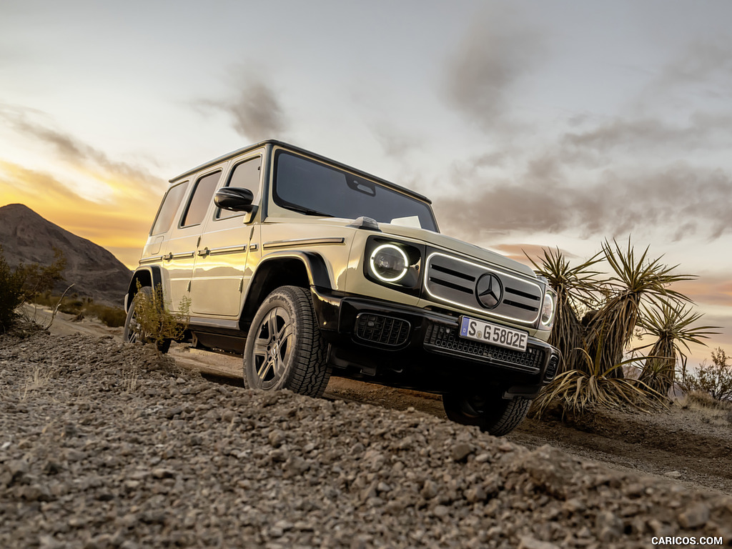 2025 Mercedes-Benz G 580 Electric with EQ Technology (Color: MANUFAKTUR Desert Sand Non-Metallic) - Off-Road