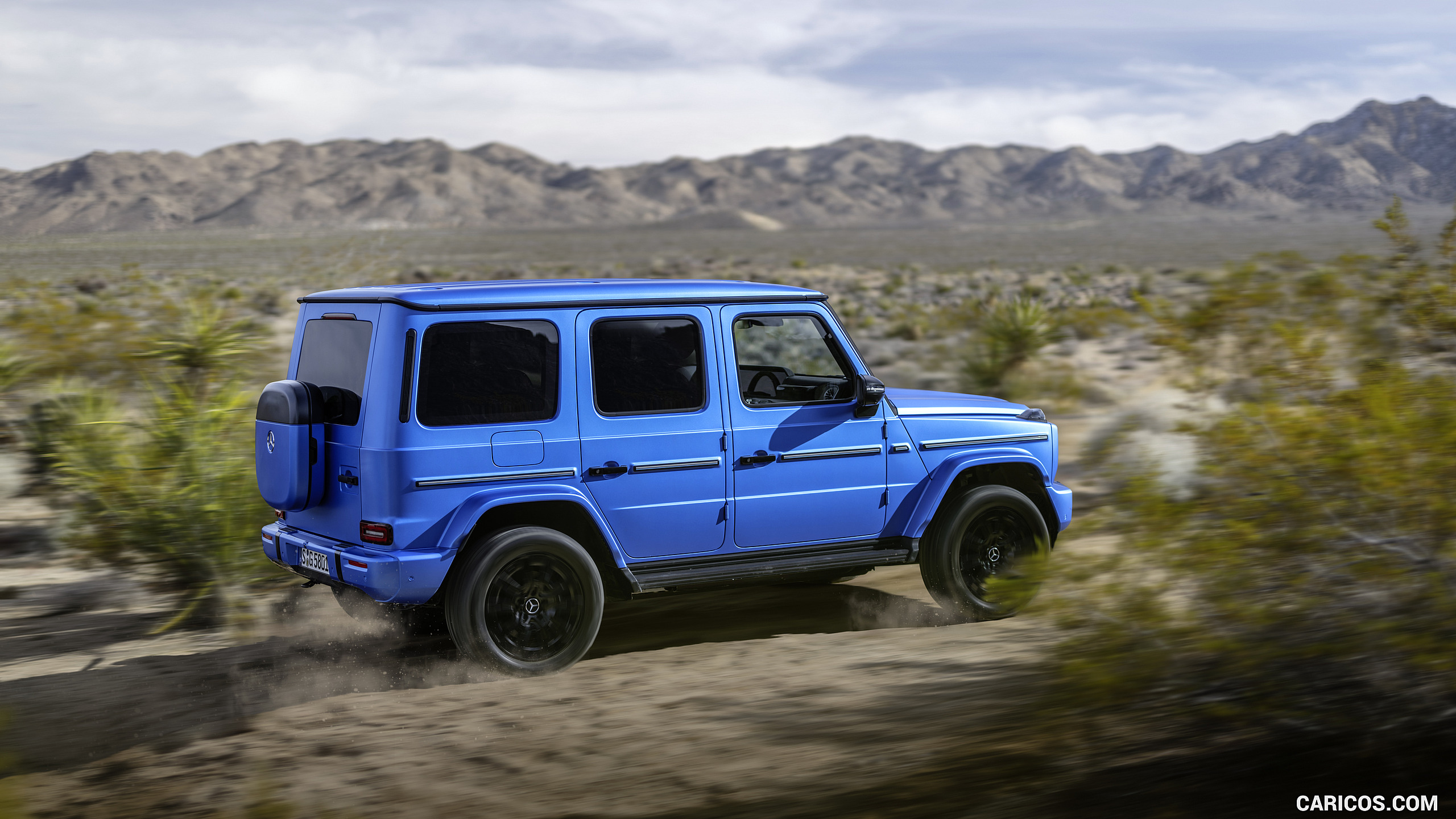 2025 Mercedes-Benz G 580 Electric with EQ Technology Edition One (Color: MANUFAKTUR South See Magno) - Side, #6 of 107