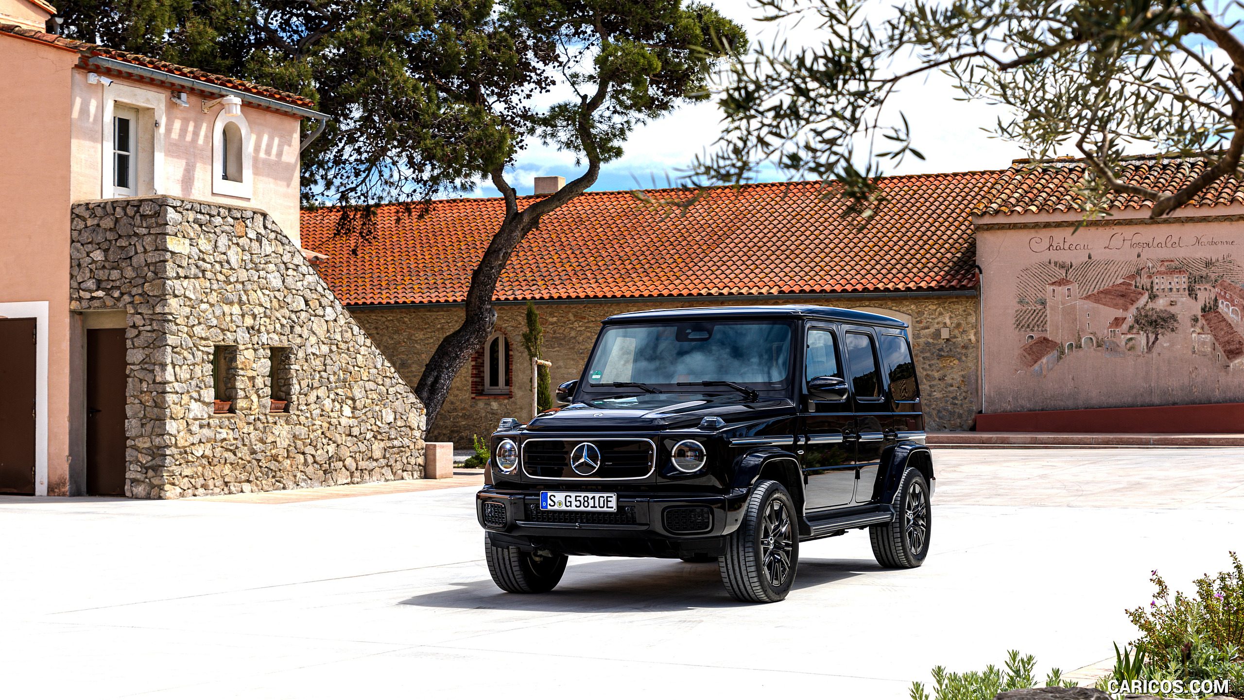 2025 Mercedes-Benz G 580 with EQ Technology (Color: Obsidian Black Metallic) - Front, #134 of 227