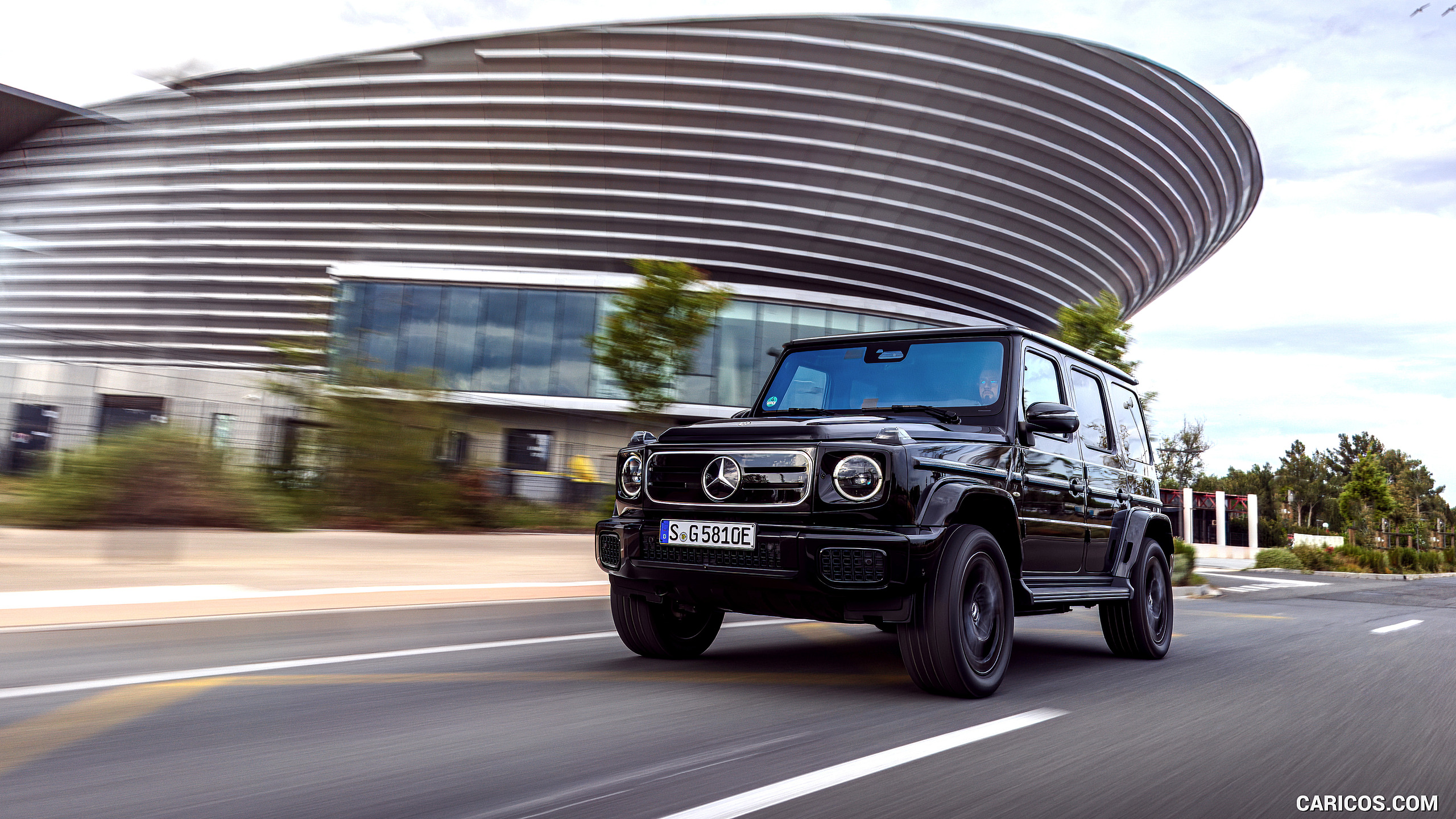 2025 Mercedes-Benz G 580 with EQ Technology (Color: Obsidian Black Metallic) - Front Three-Quarter, #108 of 227