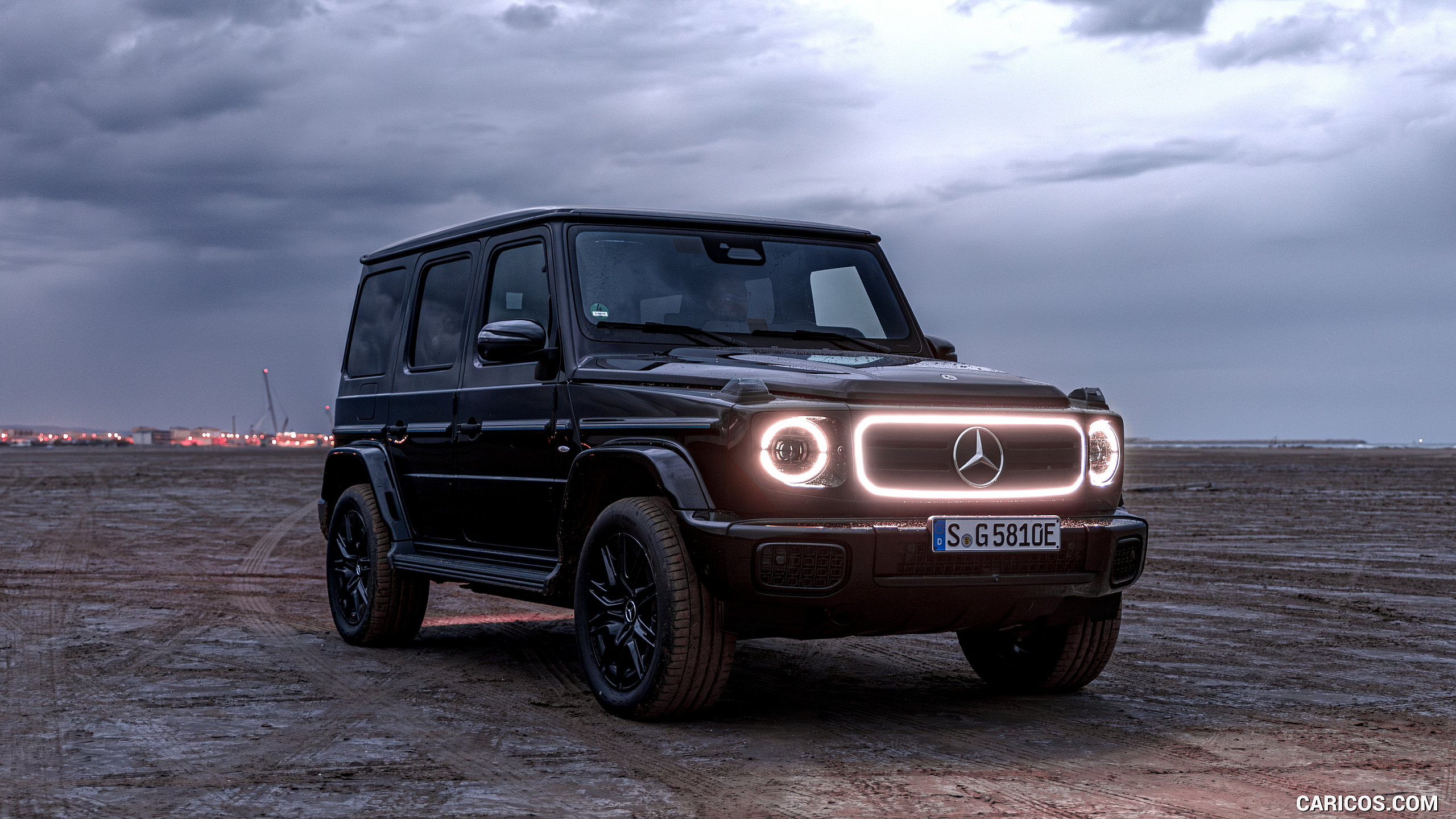 2025 Mercedes-Benz G 580 with EQ Technology (Color: Obsidian Black Metallic) - Front Three-Quarter, #125 of 227