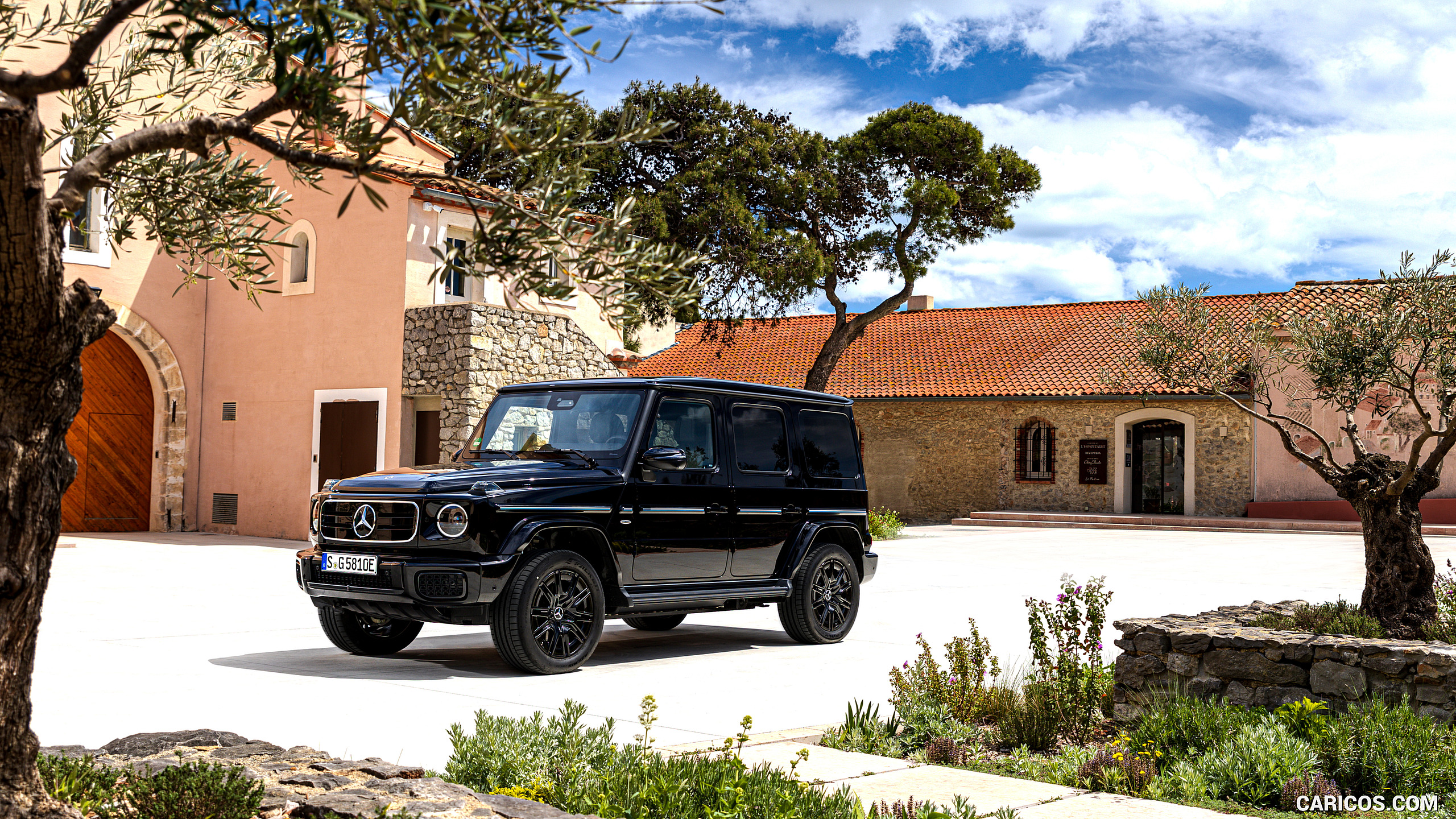 2025 Mercedes-Benz G 580 with EQ Technology (Color: Obsidian Black Metallic) - Front Three-Quarter, #135 of 227