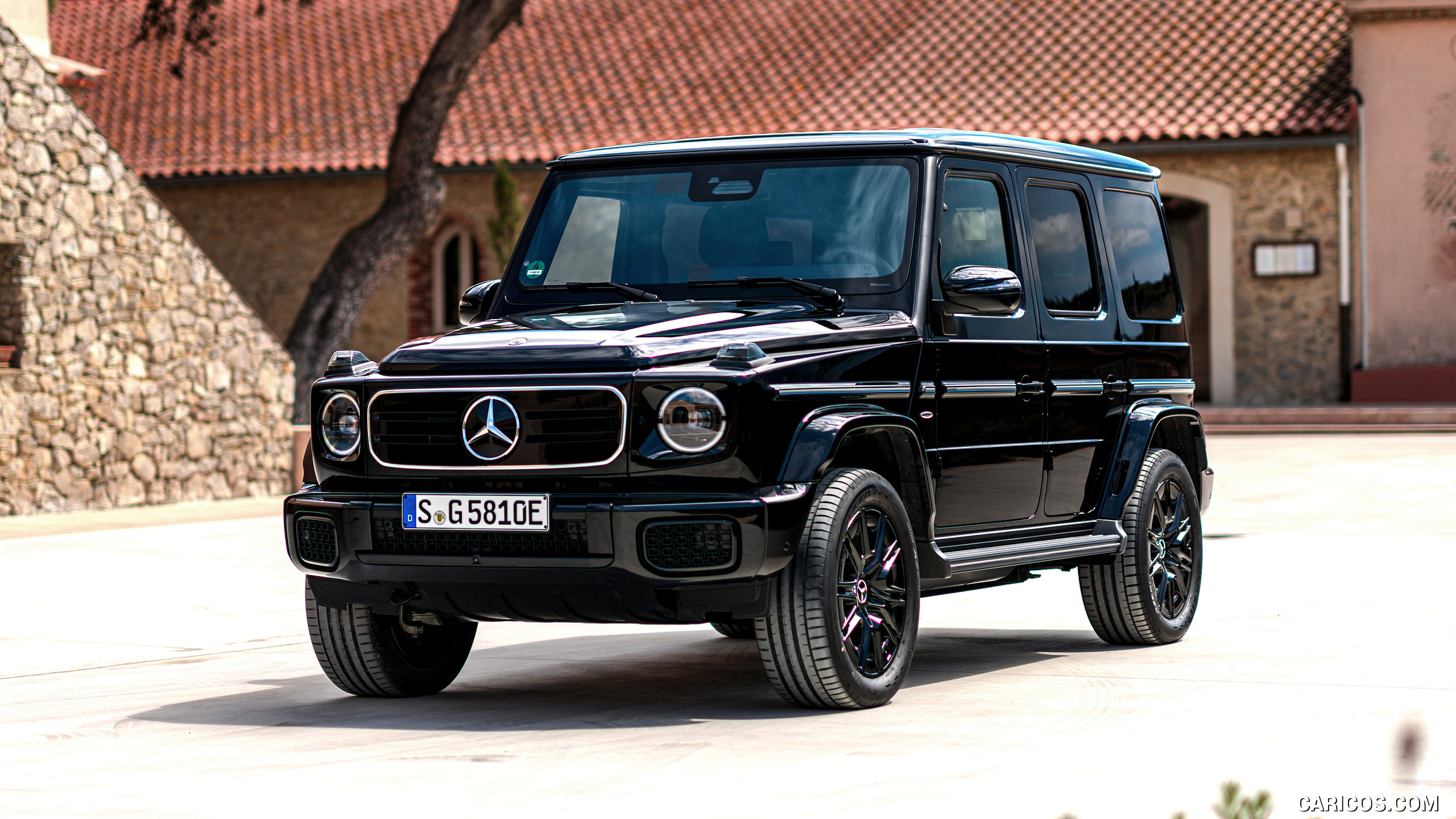 2025 Mercedes-Benz G 580 with EQ Technology (Color: Obsidian Black Metallic) - Front Three-Quarter, #136 of 227