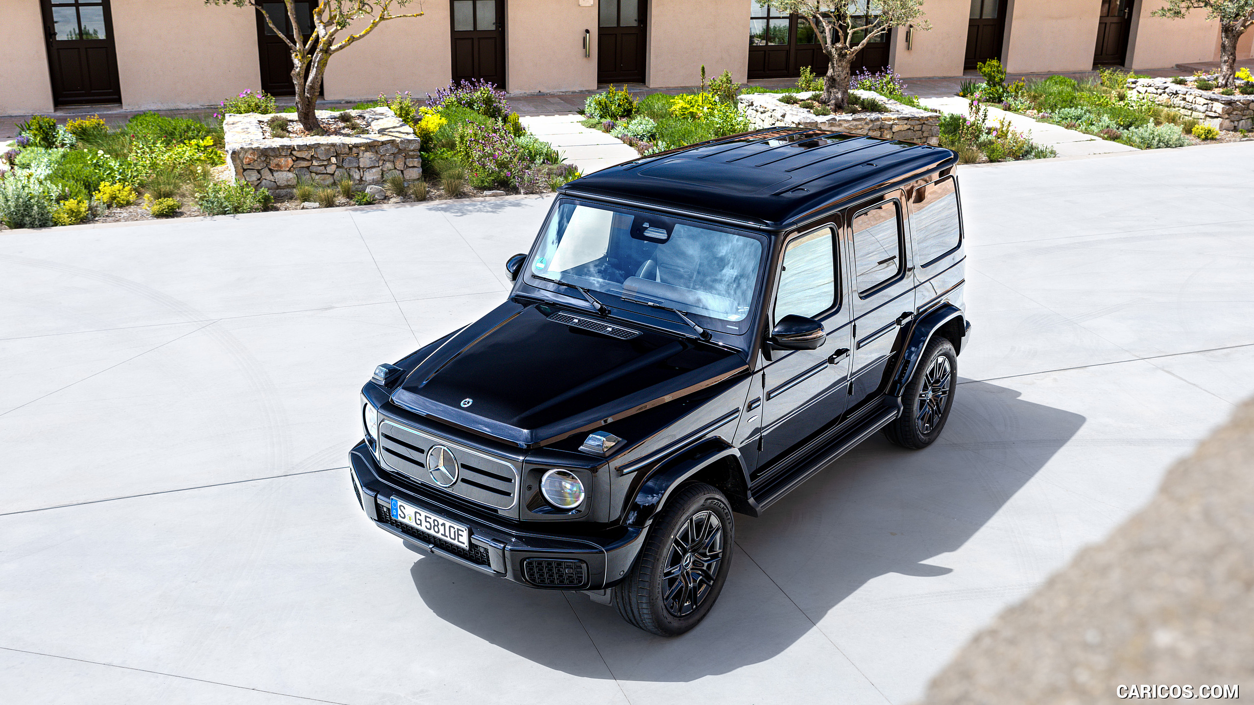 2025 Mercedes-Benz G 580 with EQ Technology (Color: Obsidian Black Metallic) - Front Three-Quarter, #140 of 227
