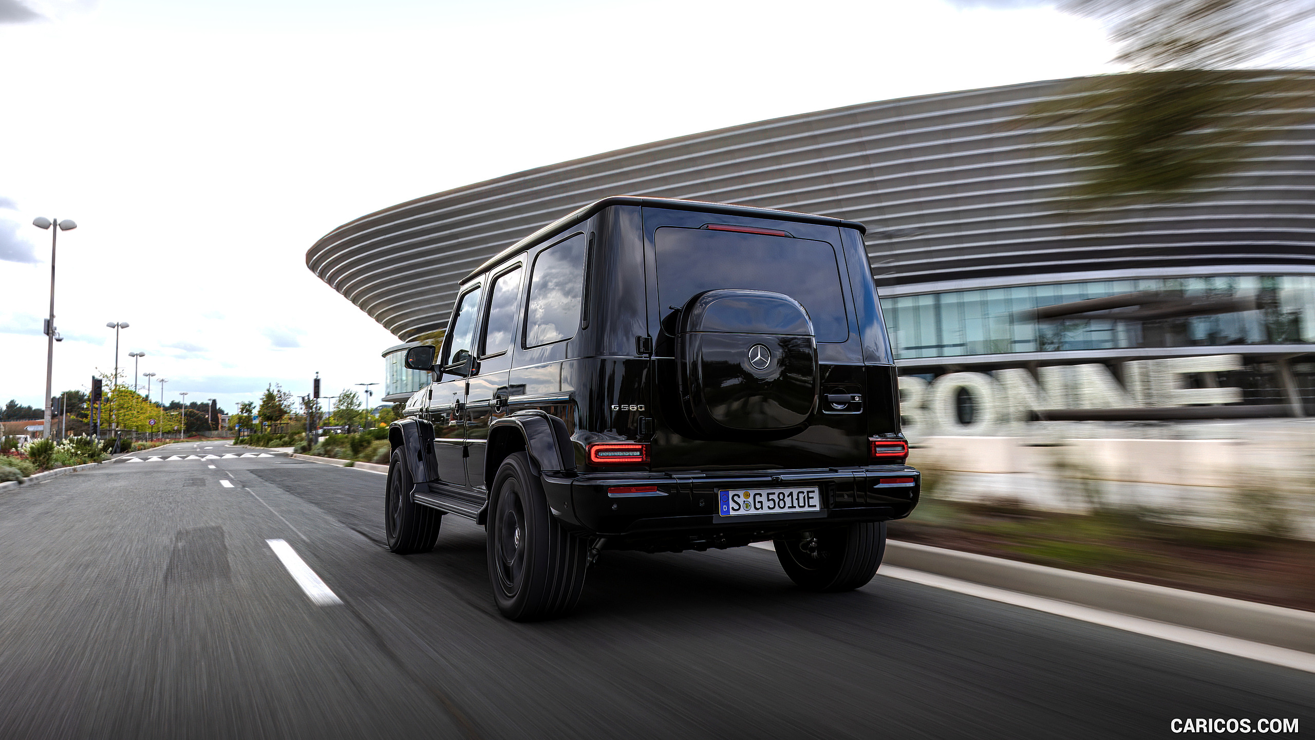 2025 Mercedes-Benz G 580 with EQ Technology (Color: Obsidian Black Metallic) - Rear Three-Quarter, #109 of 227