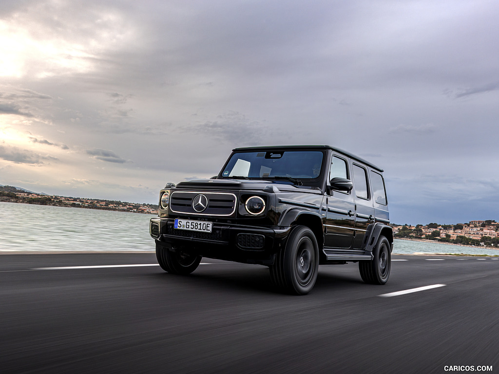 2025 Mercedes-Benz G 580 with EQ Technology (Color: Obsidian Black Metallic) - Front Three-Quarter