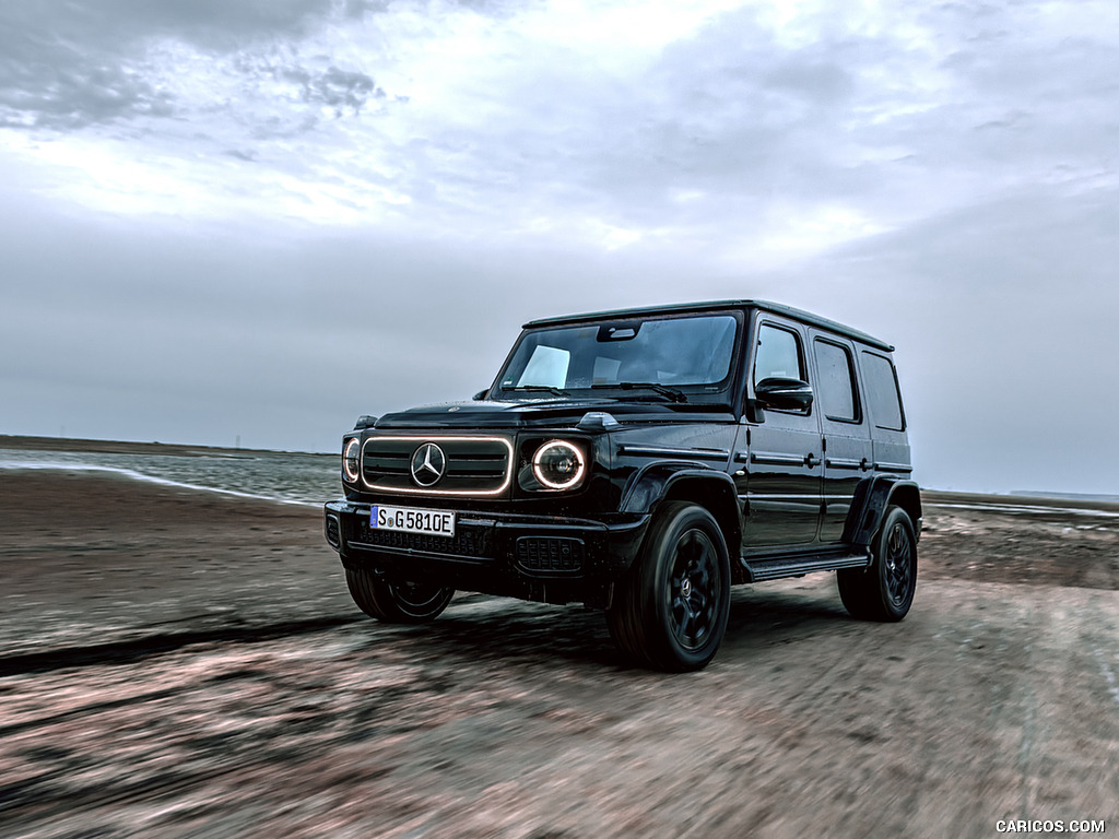 2025 Mercedes-Benz G 580 with EQ Technology (Color: Obsidian Black Metallic) - Front Three-Quarter