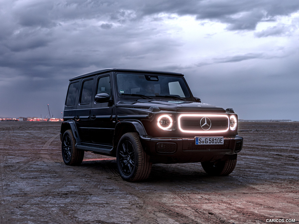 2025 Mercedes-Benz G 580 with EQ Technology (Color: Obsidian Black Metallic) - Front Three-Quarter