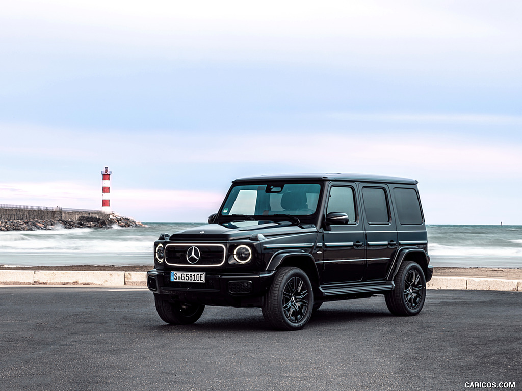 2025 Mercedes-Benz G 580 with EQ Technology (Color: Obsidian Black Metallic) - Front Three-Quarter