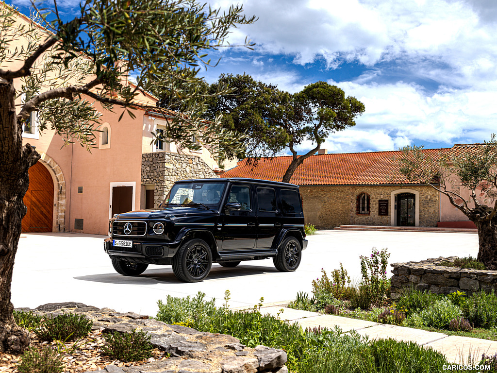 2025 Mercedes-Benz G 580 with EQ Technology (Color: Obsidian Black Metallic) - Front Three-Quarter