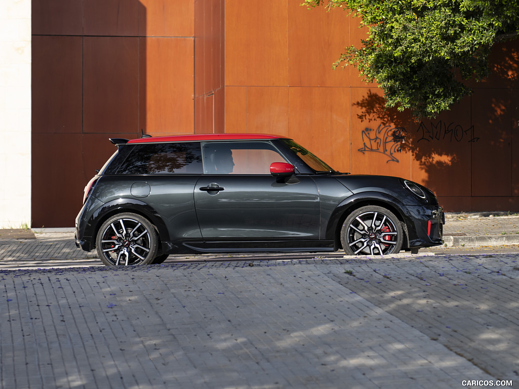 2025 Mini John Cooper Works - Side