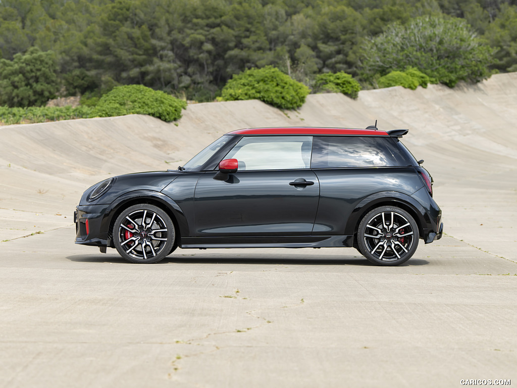 2025 Mini John Cooper Works - Side